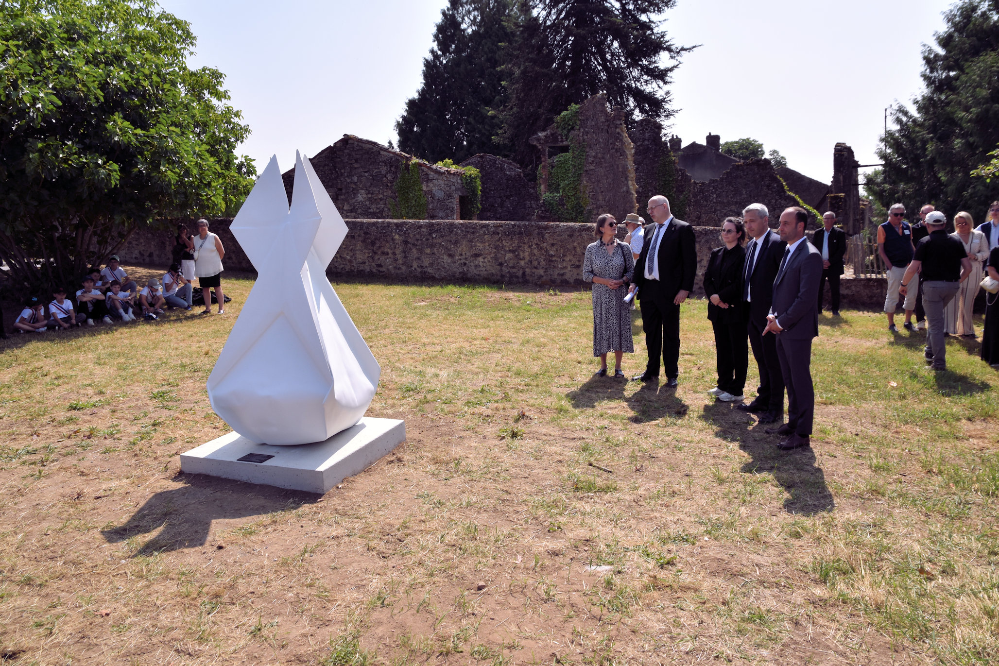 Paperbomb in Oradour